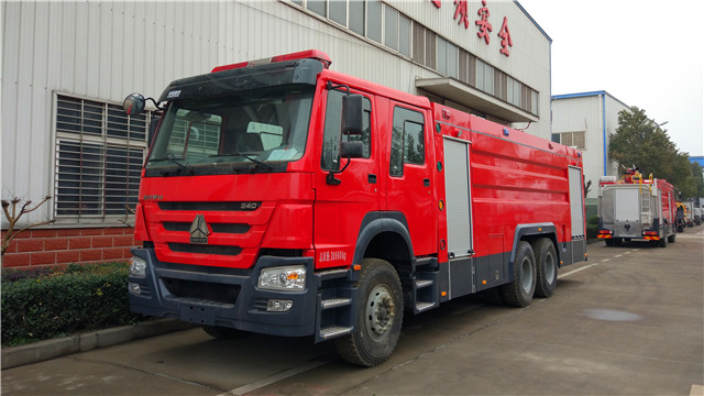 来一场说走就走的旅行——稻城亚丁风景区订购的重汽豪沃16吨水罐消防车发车
